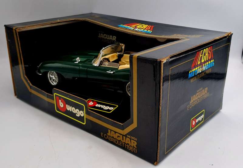 Burago 1/18 Scale Diecast 3026 - Green 1961 Jaguar E Type Cabriolet -