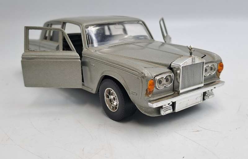 Rolls Royce Silver Shadow Burago No. 0134 1:24 Scale -Made in ITALY-No Box