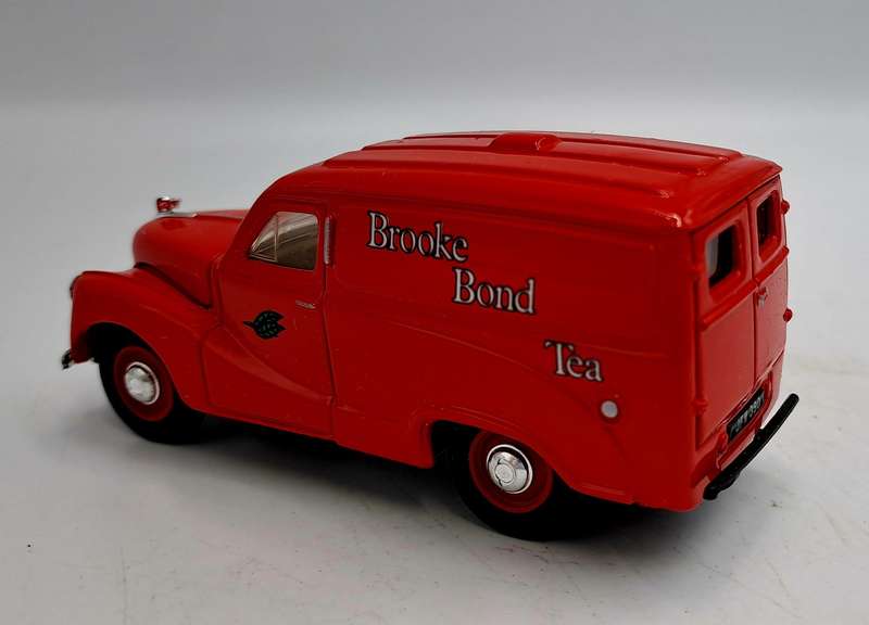 1990-Matchbox Dinky Collection `1952  AUSTIN A40 - 143 DY 15-Brooke Bond Tea- boxed