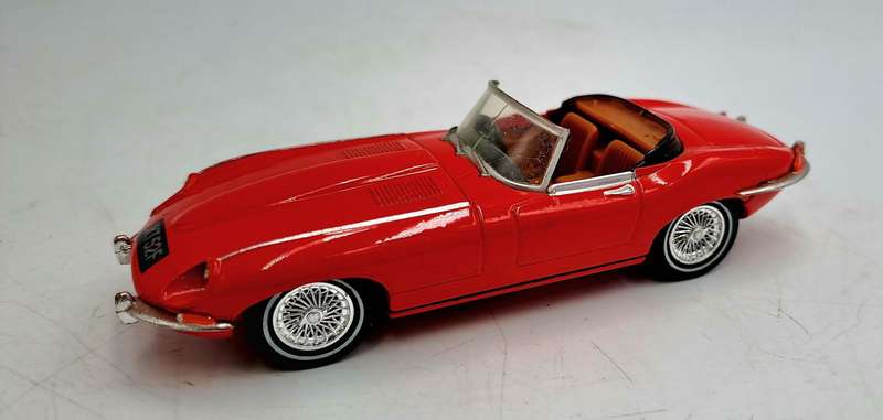 1990 Matchbox Dinky 1/43 Scale DY-18 - 1969 Jaguar E Type Mk1 1/2 - Red-