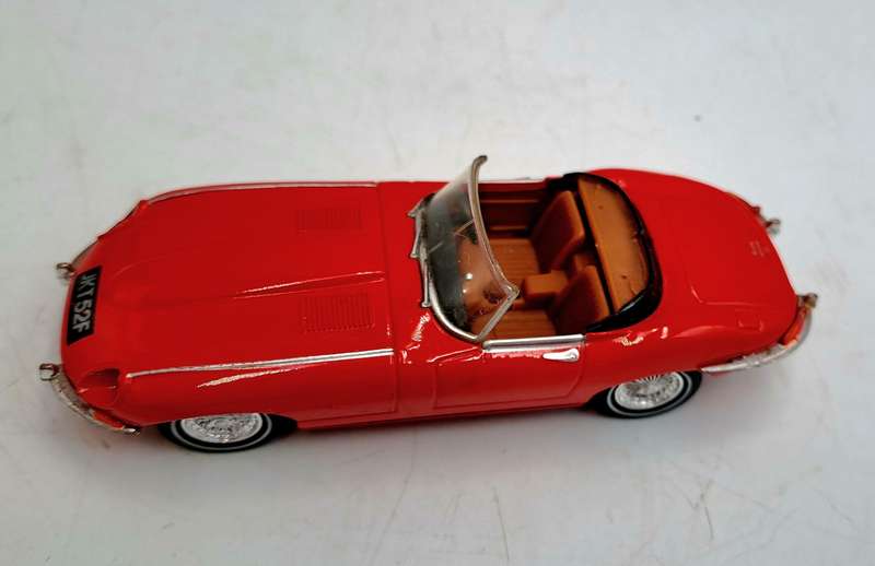 1990 Matchbox Dinky 1/43 Scale DY-18 - 1969 Jaguar E Type Mk1 1/2 - Red-