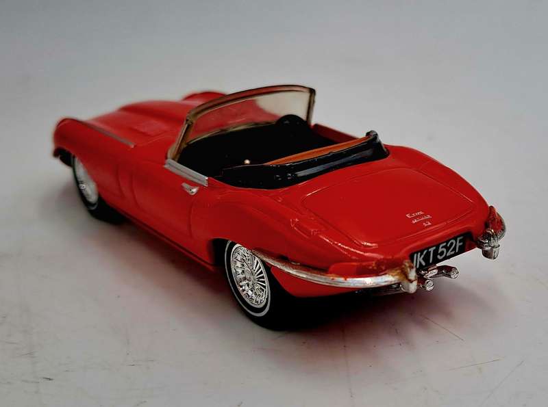 1990 Matchbox Dinky 1/43 Scale DY-18 - 1969 Jaguar E Type Mk1 1/2 - Red-