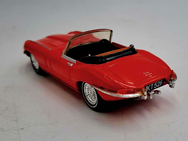 1990 Matchbox Dinky 1/43 Scale DY-18 - 1969 Jaguar E Type Mk1 1/2 - Red-