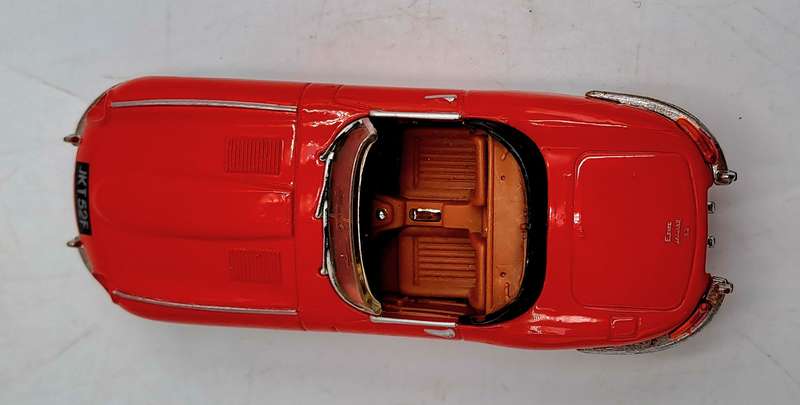 1990 Matchbox Dinky 1/43 Scale DY-18 - 1969 Jaguar E Type Mk1 1/2 - Red-