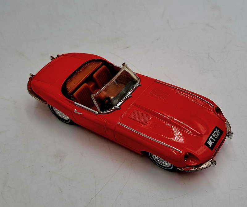 1990 Matchbox Dinky 1/43 Scale DY-18 - 1969 Jaguar E Type Mk1 1/2 - Red-