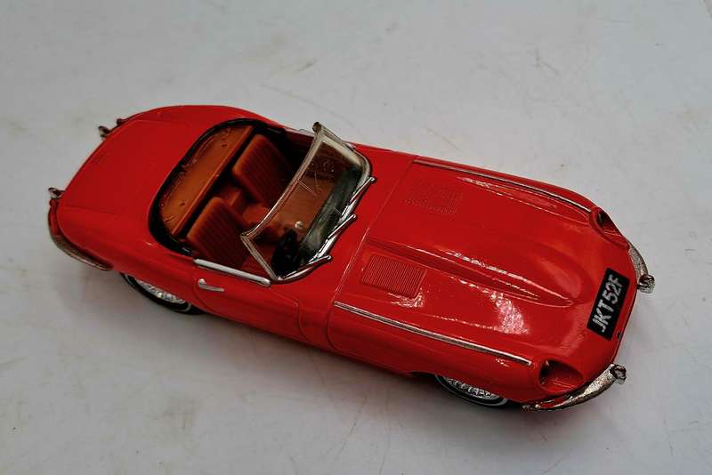 1990 Matchbox Dinky 1/43 Scale DY-18 - 1969 Jaguar E Type Mk1 1/2 - Red-