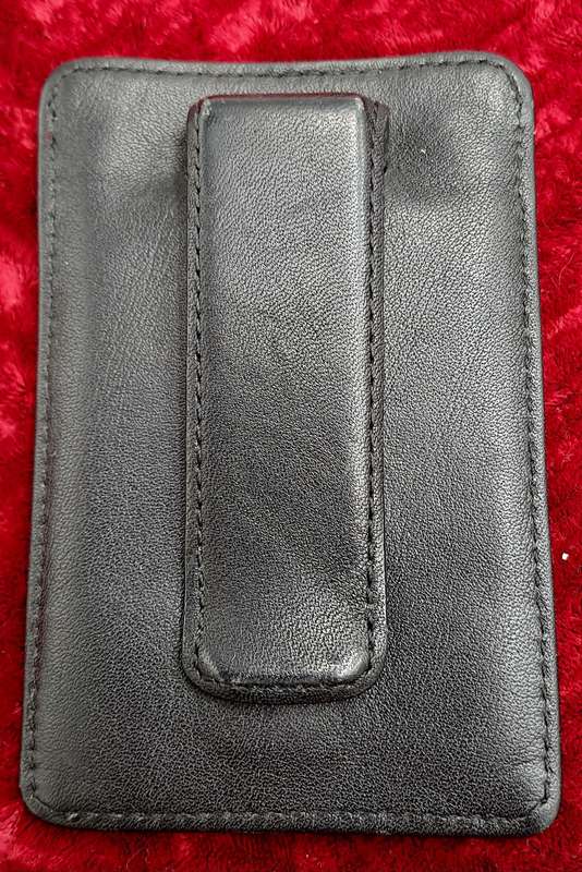 Brookstone leather Card/ID Holder with Clip   10,5cm x 7cm