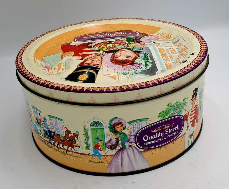 Empty 1980's Quality street Tin 18,2 cm In diameter