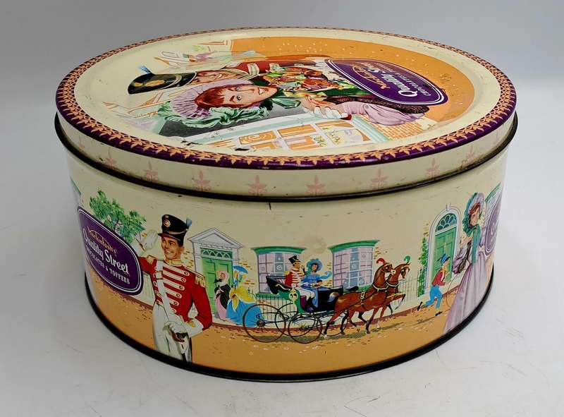 Empty 1980's Quality street Tin 18,2 cm In diameter
