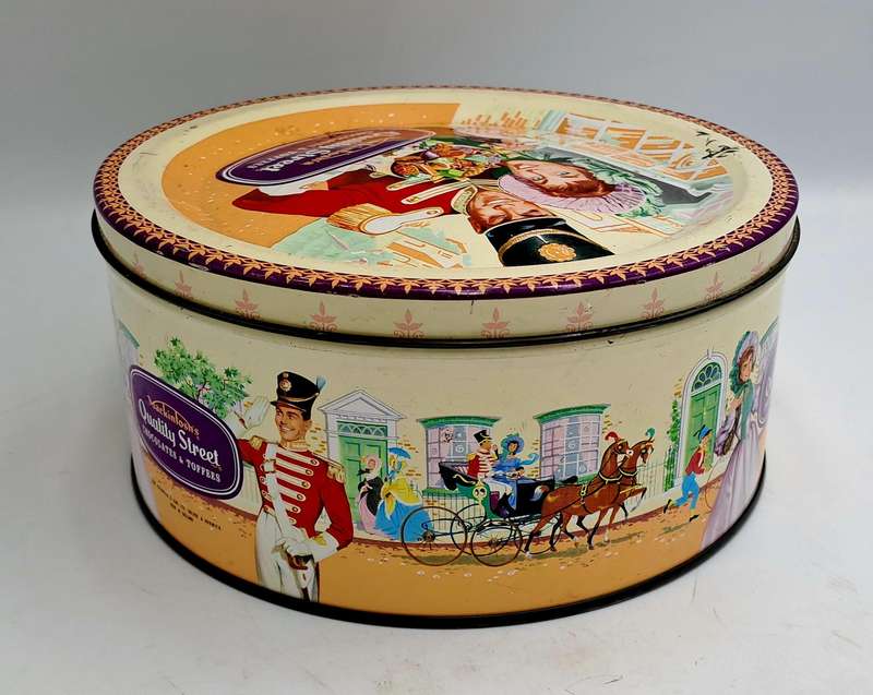Empty 1980's Quality street Tin 18,2 cm In diameter