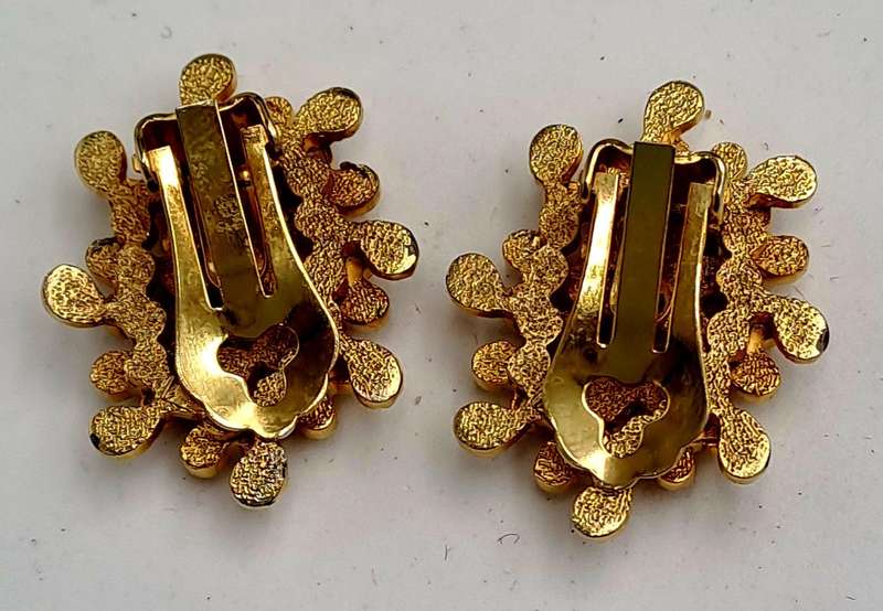 Vintage Goldtone Necklace and earings set -Boxed