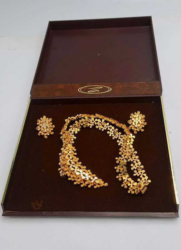 Vintage Goldtone Necklace and earings set -Boxed