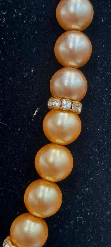 Pre-Owned  2 x Honey Necklaces in Honey Tin -Costume Jewelry -faux or simulated pearls