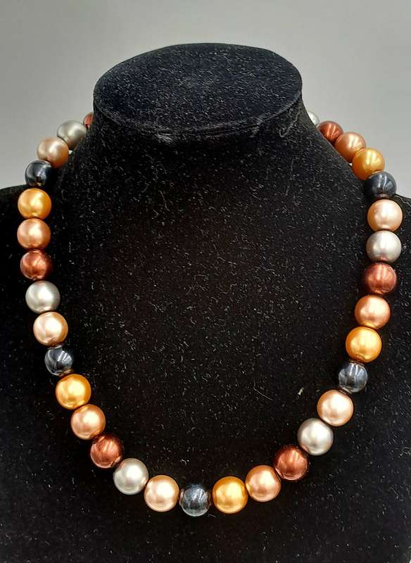 Pre-Owned  2 x Honey Necklaces in Honey Tin -Costume Jewelry -faux or simulated pearls