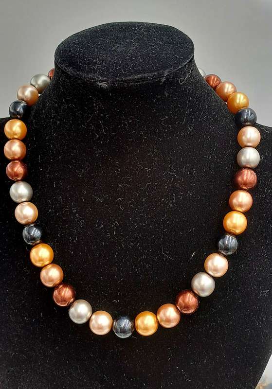 Pre-Owned  2 x Honey Necklaces in Honey Tin -Costume Jewelry -faux or simulated pearls