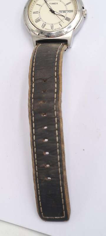 Pre-owned Mens Timex Indiglo(light) WR50M Quarts watch - Working -Leather Strap-illuminated hands