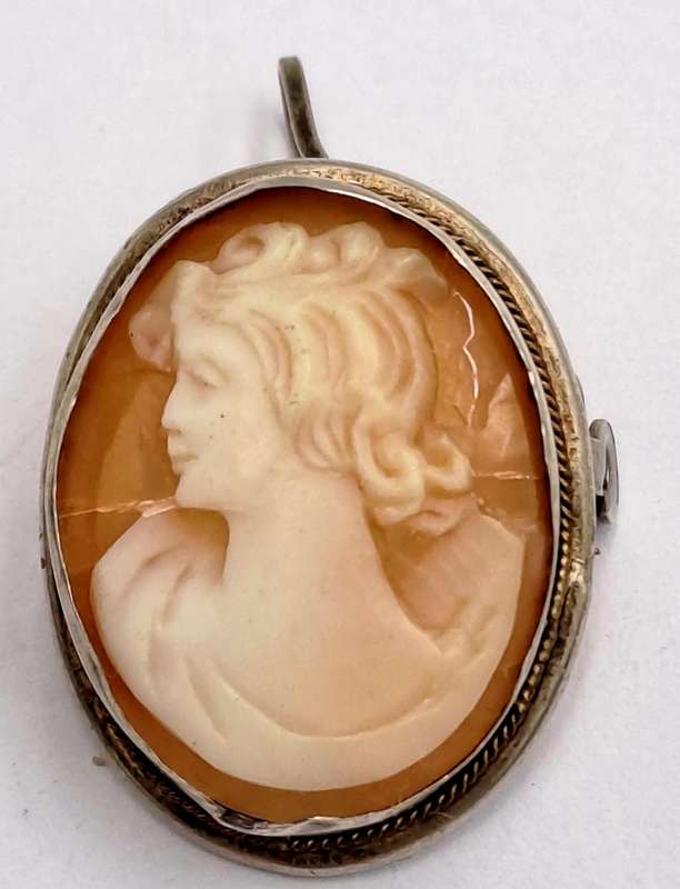 Vintage Cameo Brooch Pendant 80% silver(Hairline crack )