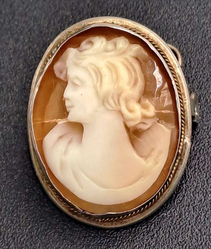 Vintage Cameo Brooch Pendant 80% silver(Hairline crack )