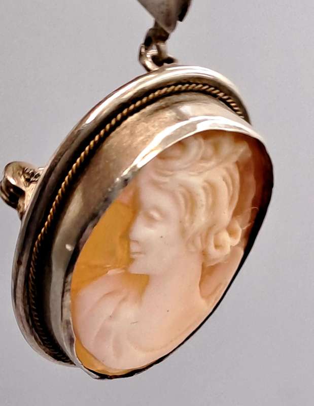 Vintage Cameo Brooch Pendant 80% silver(Hairline crack )