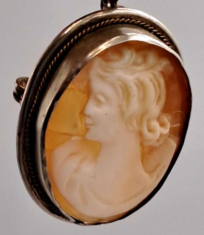 Vintage Cameo Brooch Pendant 80% silver(Hairline crack )