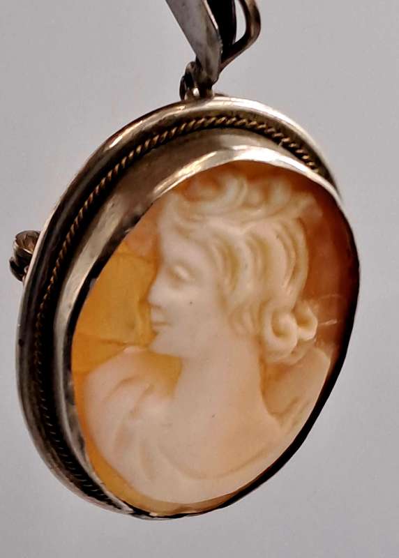 Vintage Cameo Brooch Pendant 80% silver(Hairline crack )