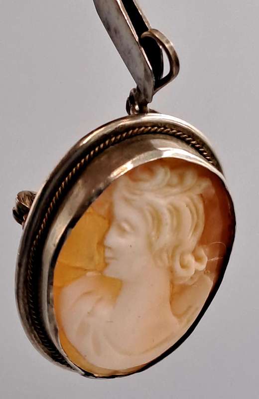 Vintage Cameo Brooch Pendant 80% silver(Hairline crack )