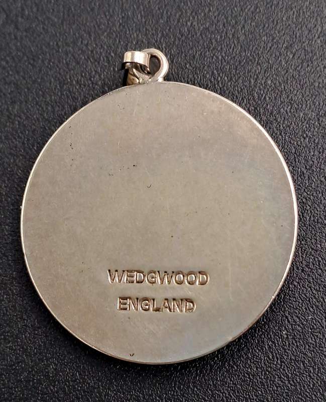 Vintage 1960's Wedgewood Jasperware Cameo Pendant 25mm in Diameter