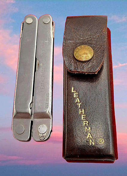 Leatherman Supertool Portland OR USA in Leather Pouch