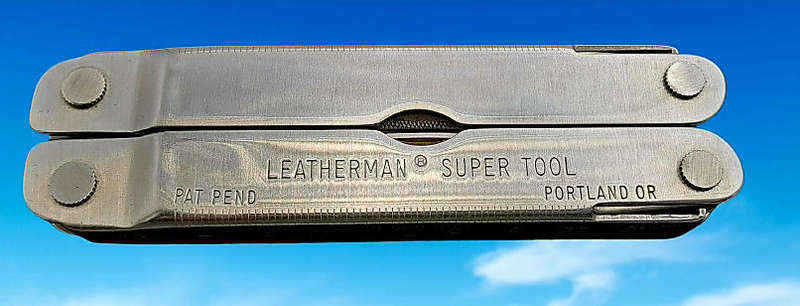 Leatherman Supertool Portland OR USA in Leather Pouch