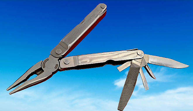 Leatherman Supertool Portland OR USA in Leather Pouch