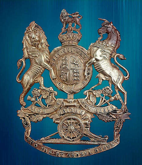 Large Victorian Era Royal Artillery  Helmet Brass Badge 10,5cm x 8,3cm