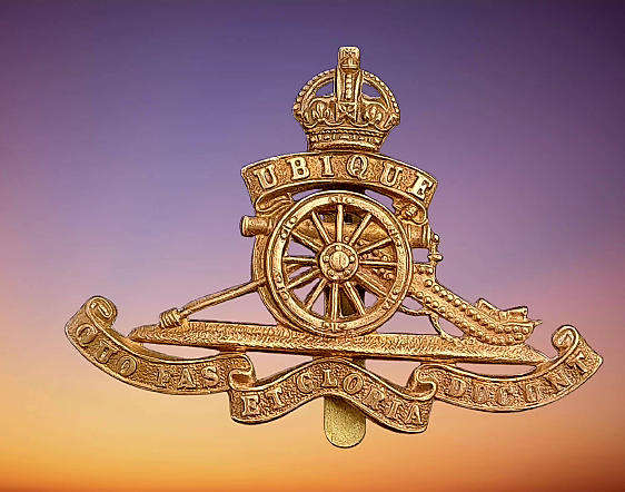 WWI-WWII ROYAL ARTILLERY Cap Badge