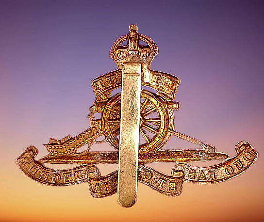WWI-WWII ROYAL ARTILLERY Cap Badge
