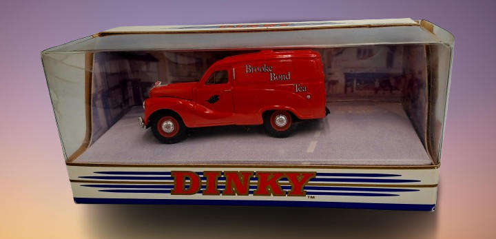 1990-Matchbox Dinky Collection `1952  AUSTIN A40 - 143 DY 15-Brooke Bond Tea- boxed