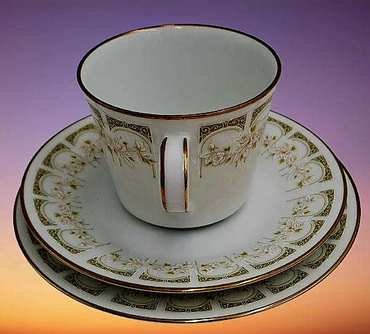 18pc Vintage 1970's Noritake  2301 SONIA (6 Tea Trio's)Gold Trim - Unused ..still in Box -Japan
