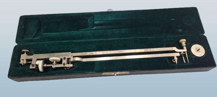 Àntique Planimeter Made in Switzerland in Hard Case