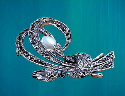 Vintage silver plate Marcasite brooch-Boxed