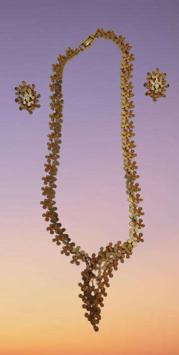 Vintage Goldtone Necklace and earings set -Boxed