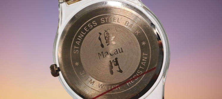 Pre-Owned 1999 Macau Quartz watch -dice hand - Working