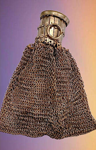 Vintage Metal Mesh Coin Purse Expandable Gate Top Beggars Bag