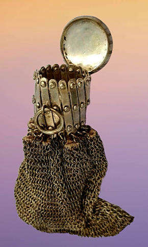 Vintage Metal Mesh Coin Purse Expandable Gate Top Beggars Bag