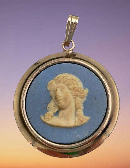 Vintage 1960's Wedgewood Jasperware Cameo Pendant 25mm in Diameter