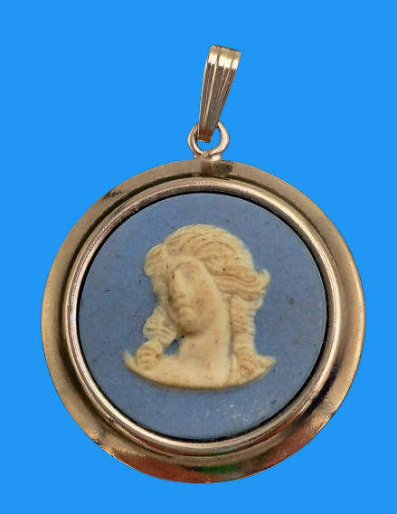 Vintage 1960's Wedgewood Jasperware Cameo Pendant 25mm in Diameter