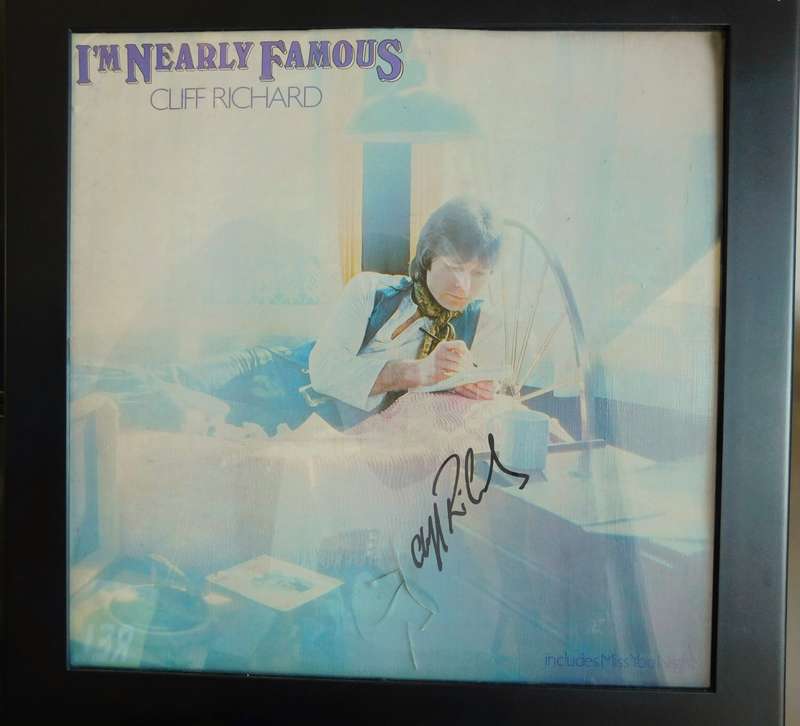 CLIFF RICHARD (AUTOGRAPHED) -  [IN PICTURE FRAME] - I Am Nearly Famous [LP]