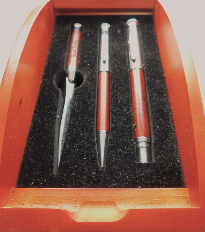 FOUNTAIN PEN SET (With inscription) IN ROSEWOOD & GLASS BOX