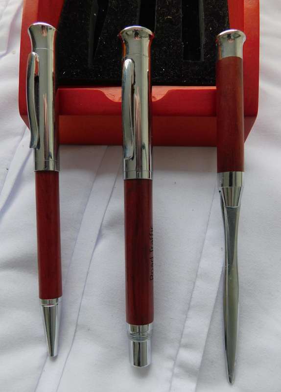 FOUNTAIN PEN SET (With inscription) IN ROSEWOOD & GLASS BOX