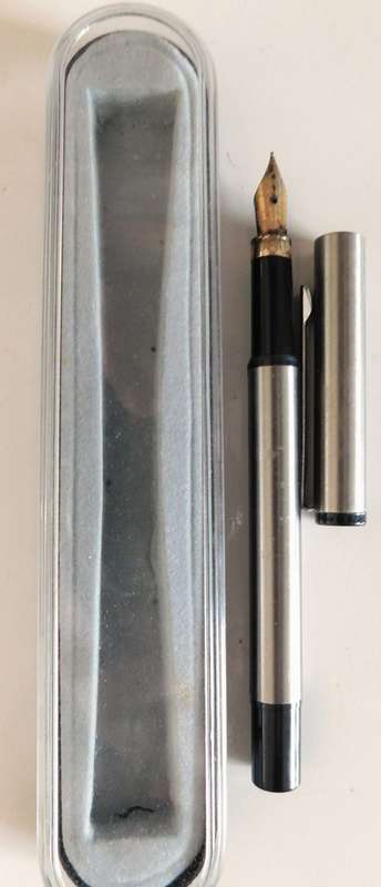 FOUNTAIN PEN IN A BOX - [PEN]