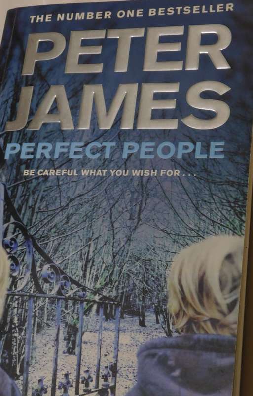 PETER JAMES - Perfect People [BOOK]