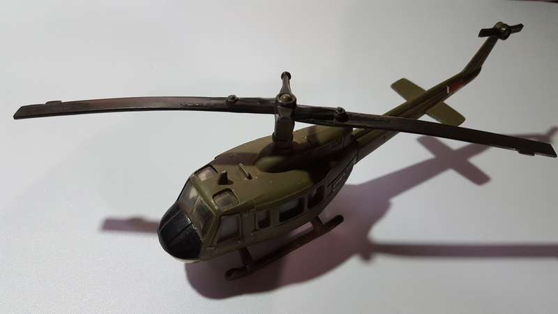 ERTL 1989 - Bell Huey US Army Helicopter