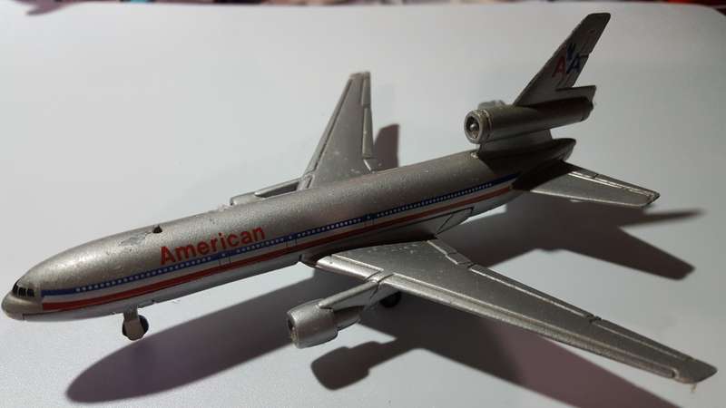 ERTL 1988 DC-10 American Airlines